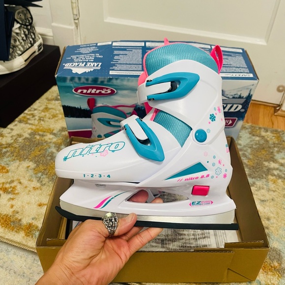 Like New Girl’s Size 1-4 Lake Placid Nitro 8.8 Adjustable Ice Skates White/Blue - Picture 7 of 16